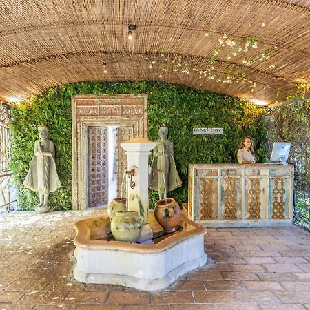 Отель Le Roi Theodore &