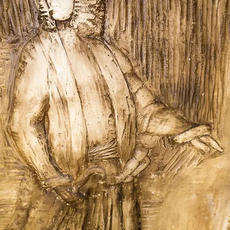 Отель Le Roi Theodore & 4*