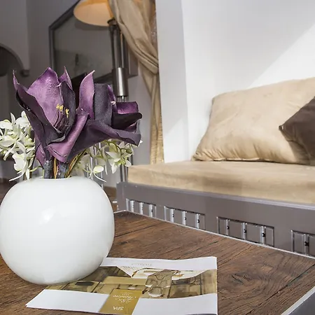 Le Roi Theodore & Hotel