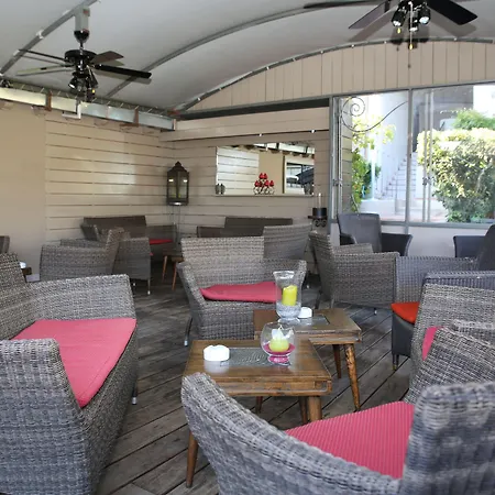 Le Roi Theodore & 4*