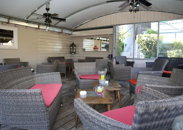 Le Roi Theodore & 4*